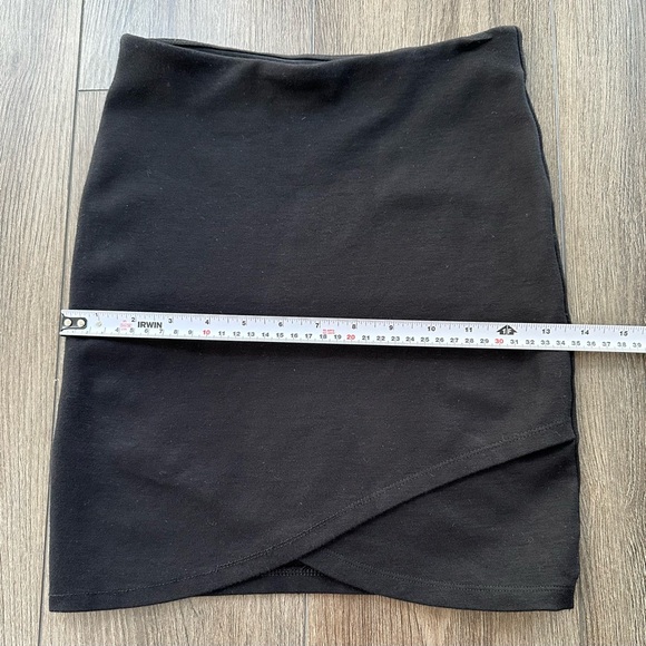 Aritzia Talula Black Tulip Women's Skirt XXS (0-2) - Picture 7 of 9